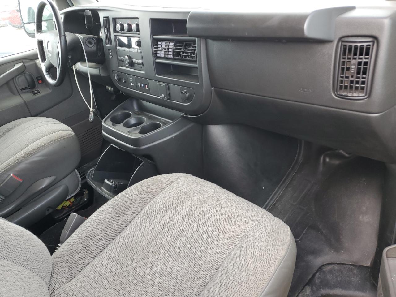 2022 GMC Savana Utility / Service Van VIN: 1GTW7AFP8N1271938 Lot: 84794055