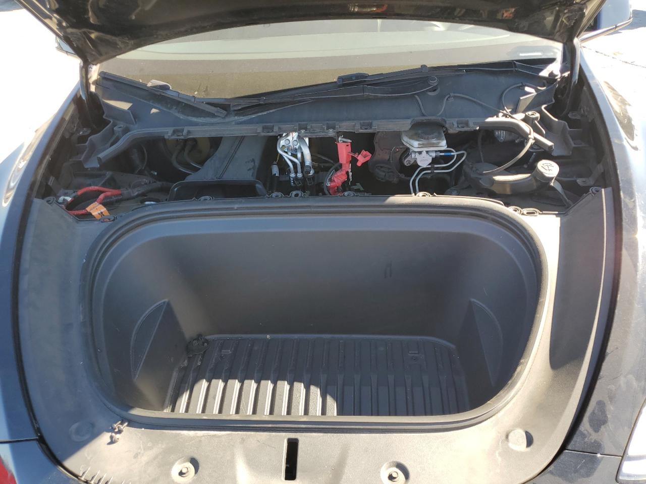 2024 Tesla Model Y VIN: 7SAYGDEE1RF070098 Lot: 90648305