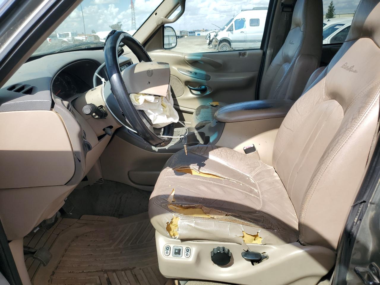 1999 Ford Expedition VIN: 1FMRU1763XLA82435 Lot: 82175915