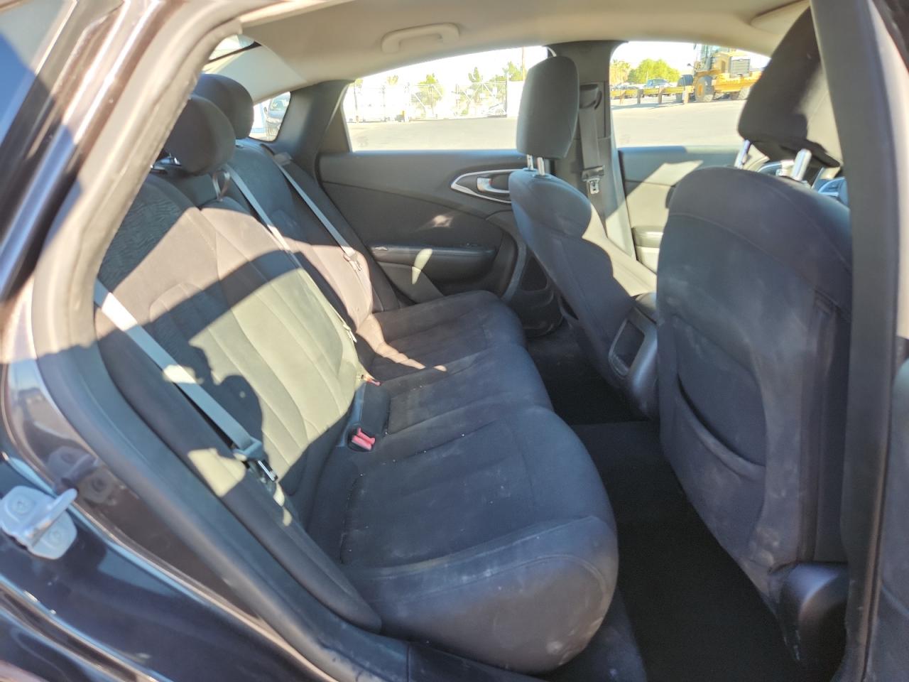 2015 Chrysler 200 Limited VIN: 1C3CCCAB4FN677249 Lot: 85836005