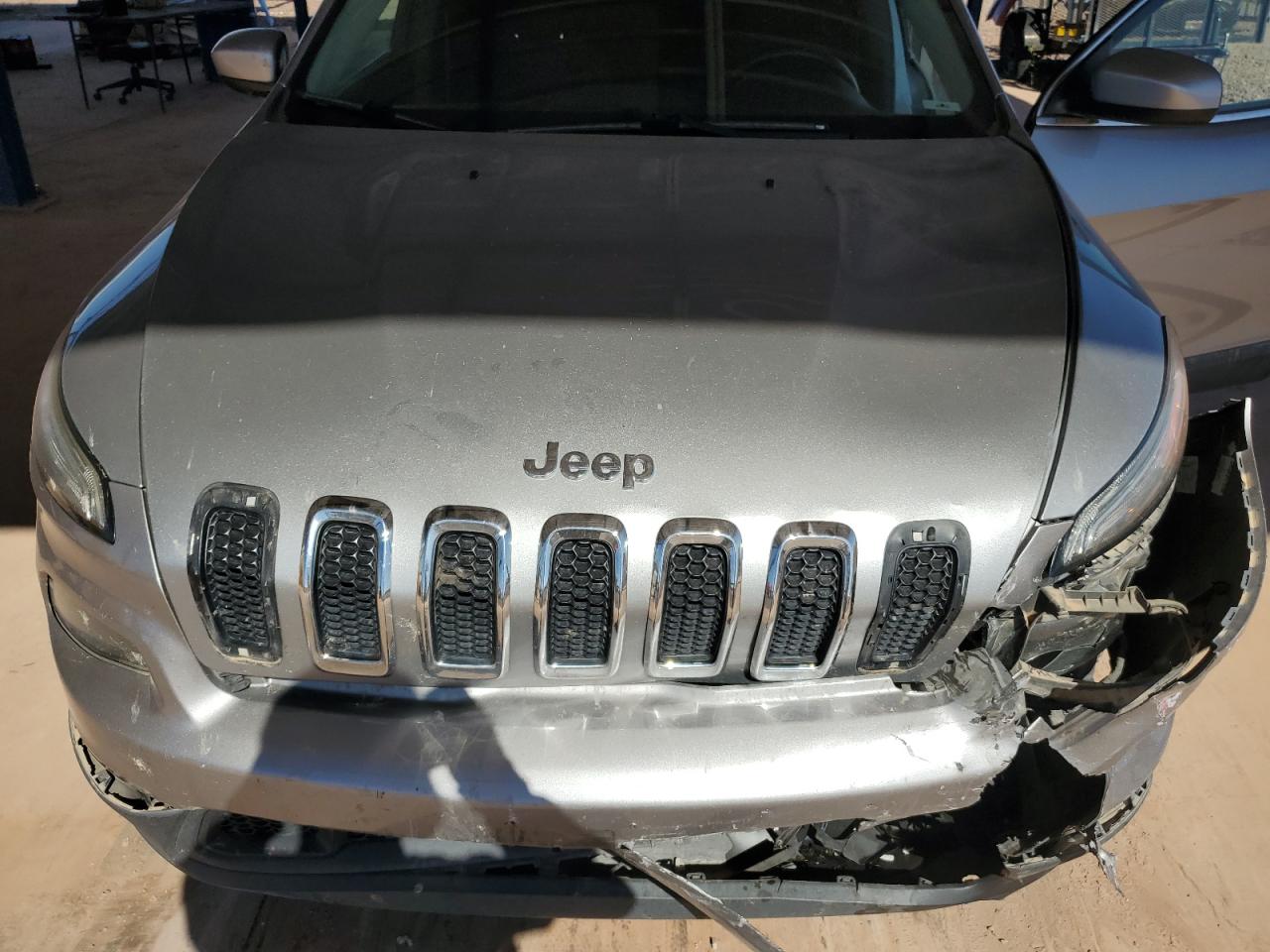 2015 Jeep Cherokee Latitude VIN: 1C4PJLCB2FW694397 Lot: 82248225