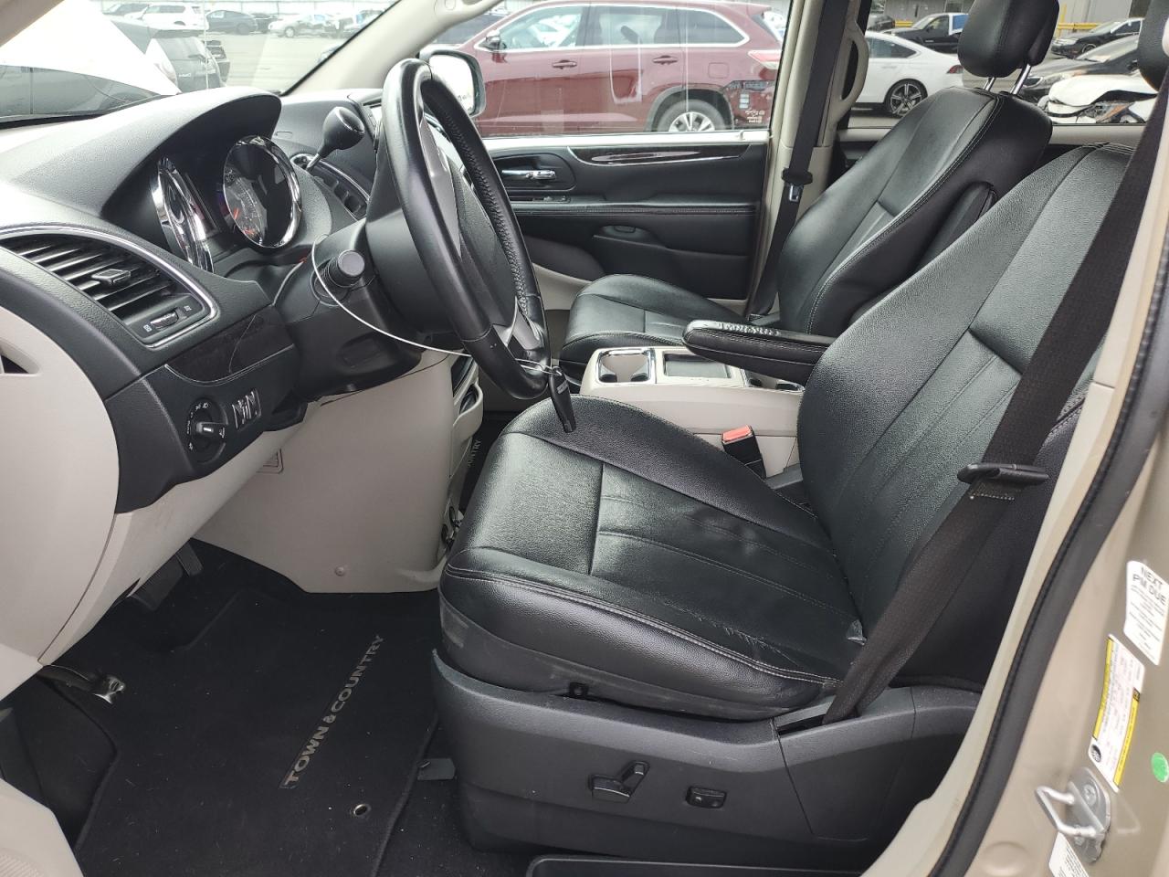 2014 Chrysler Town & Country Touring VIN: 2C4RC1BG4ER256427 Lot: 82169535