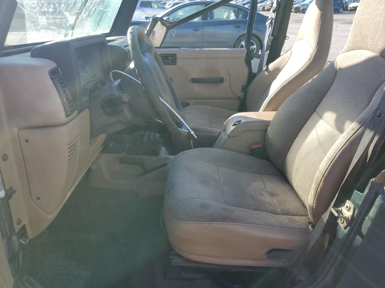 2015 Jeep Cherokee Latitude VIN: 1C4PJMCB5FW734039 Lot: 82339835