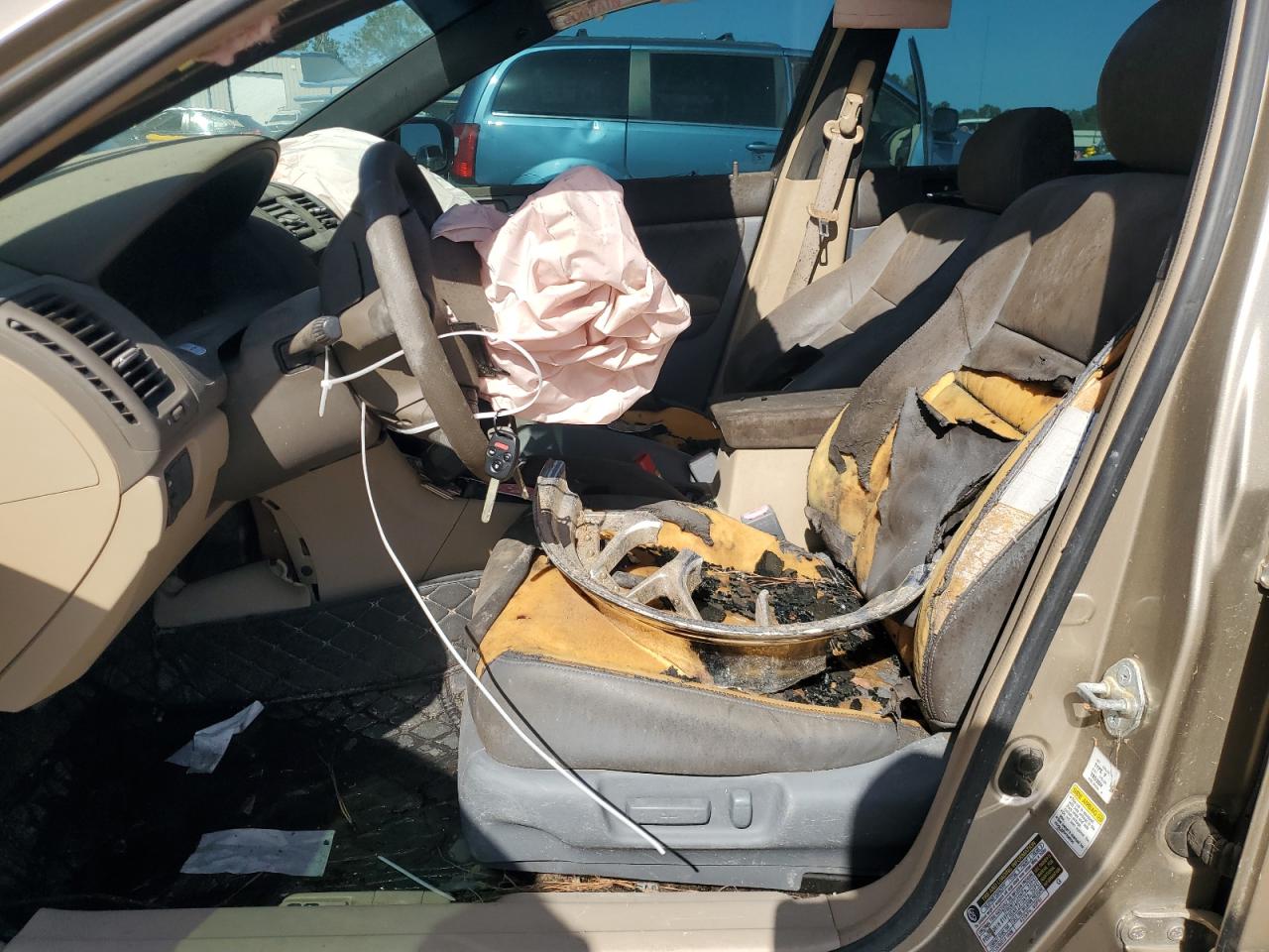 2005 Honda Accord Ex VIN: 1HGCM56705A120676 Lot: 84270825