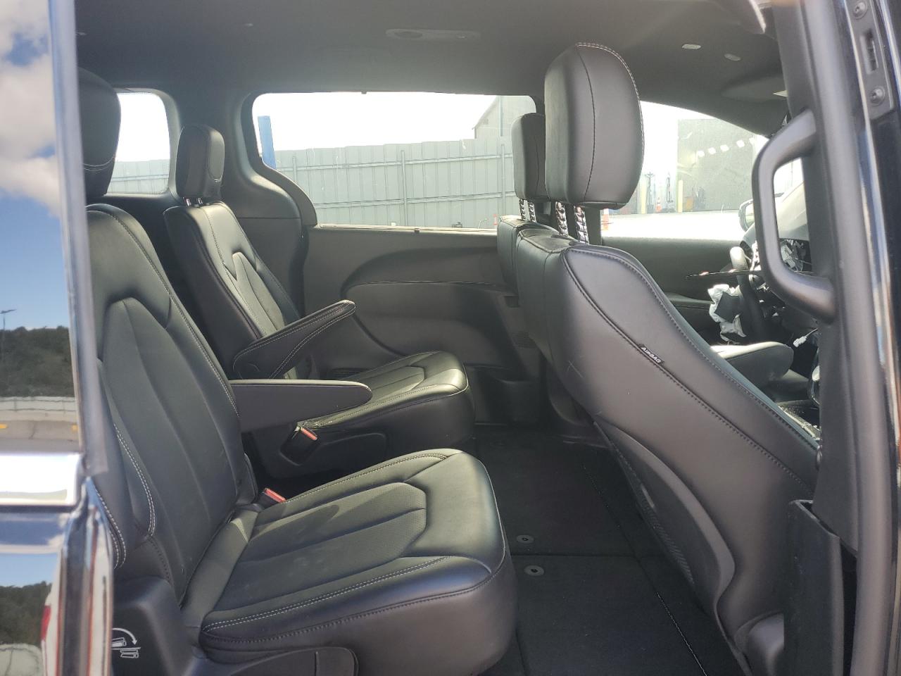 2025 Chrysler Pacifica Select VIN: 2C4RC1BG7SR586008 Lot: 84650895