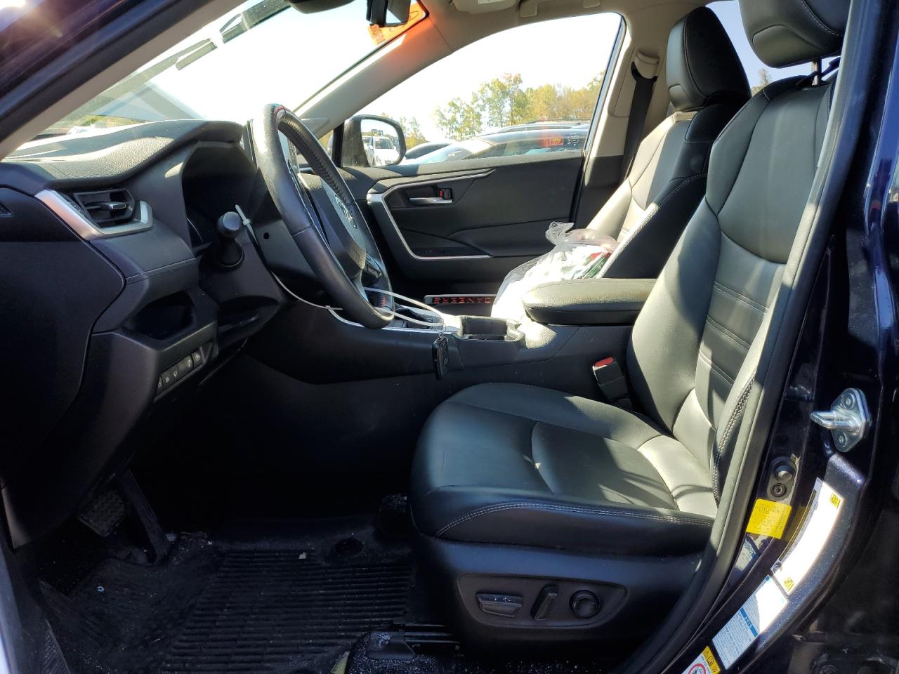 2019 Toyota Rav4 Xle Premium VIN: JTMA1RFV7KD005667 Lot: 82223105