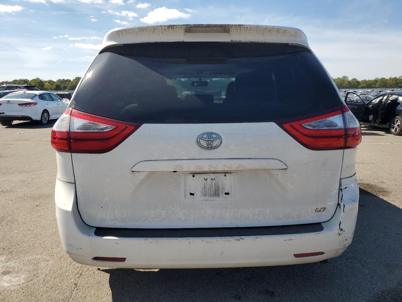 2017 Toyota Sienna Le VIN: 5TDKZ3DC7HS853105 Lot: 81829925