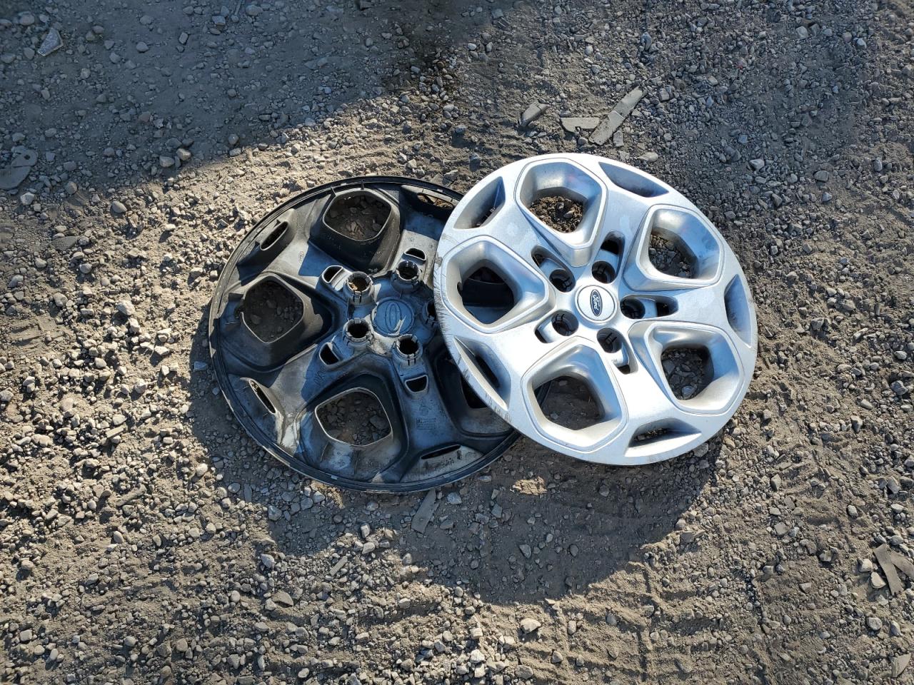 2010 Ford Fusion Se VIN: 3FAHP0HA7AR256946 Lot: 85493235