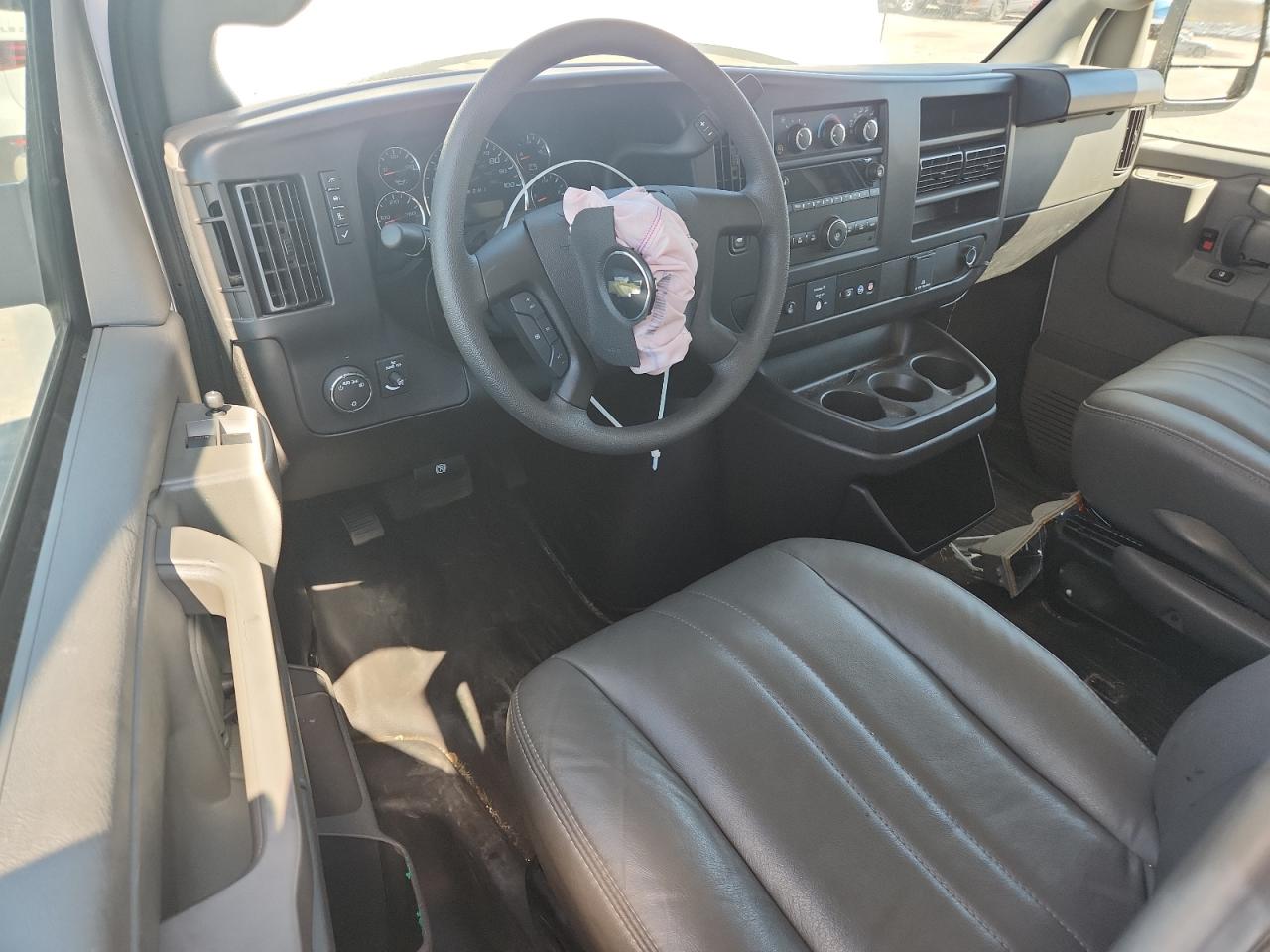 2024 Chevrolet Express G2500 Van VIN: 1GCWGAFP7R1262797 Lot: 87202755