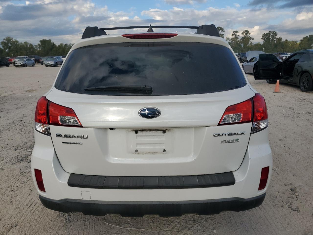 2014 Subaru Outback 2.5I Premium VIN: 4S4BRBEC9E3306922 Lot: 82544265