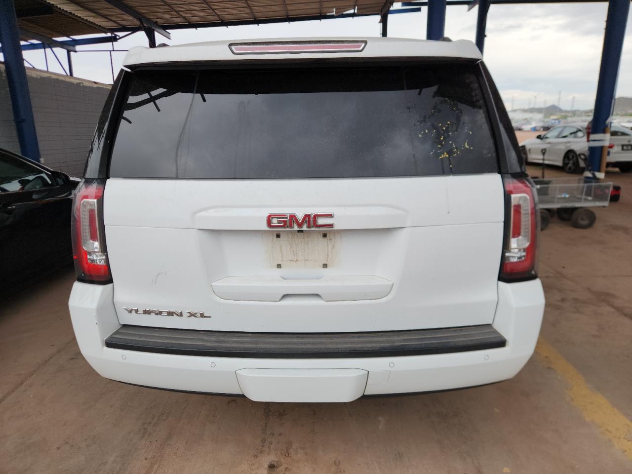 2018 GMC Yukon Xl C1500 Sle VIN: 1GKS1FKC0JR302342 Lot: 86101705
