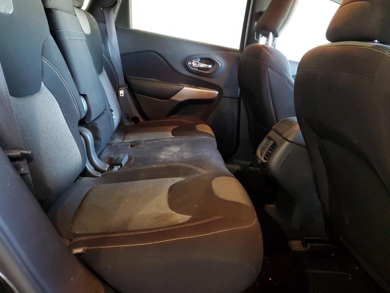 2018 Jeep Cherokee Latitude VIN: 1C4PJLCB4JD538995 Lot: 87384845