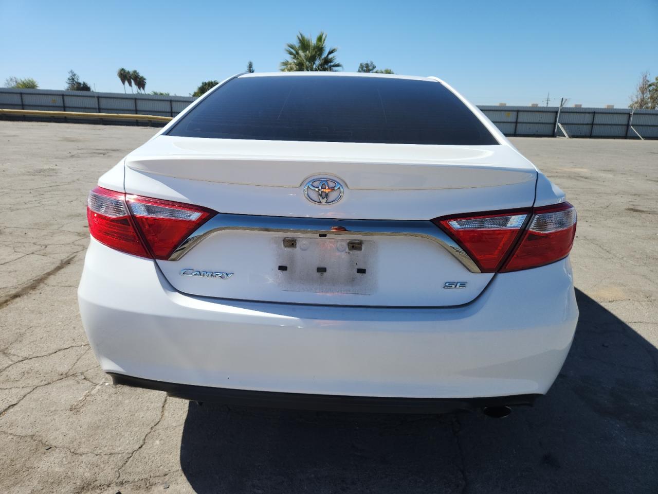 2016 Toyota Camry Le VIN: 4T1BF1FK2GU165472 Lot: 82320635