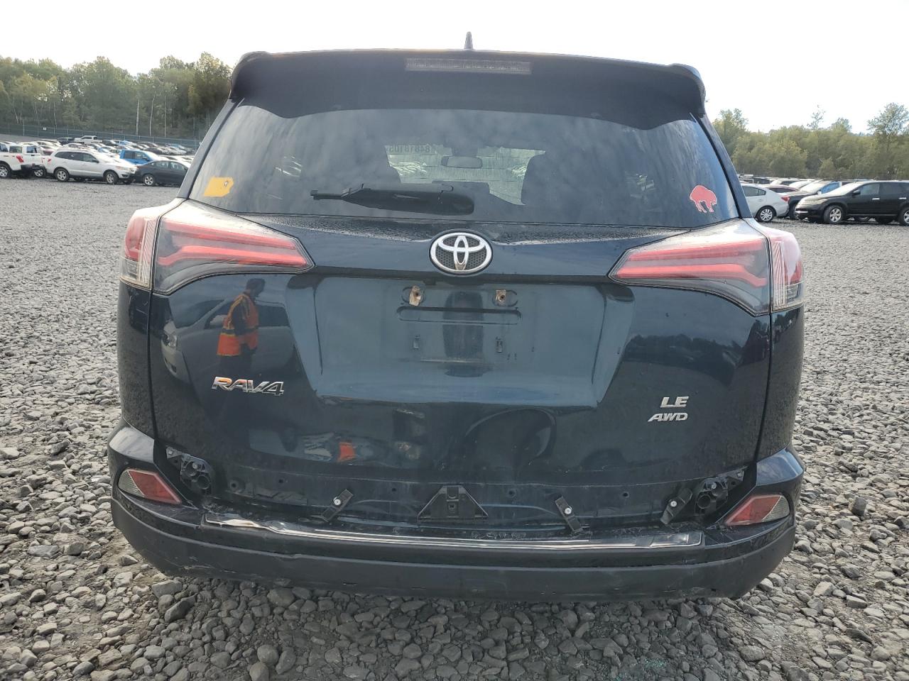 2018 Toyota Rav4 Le VIN: JTMBFREV7JJ733822 Lot: 84818105