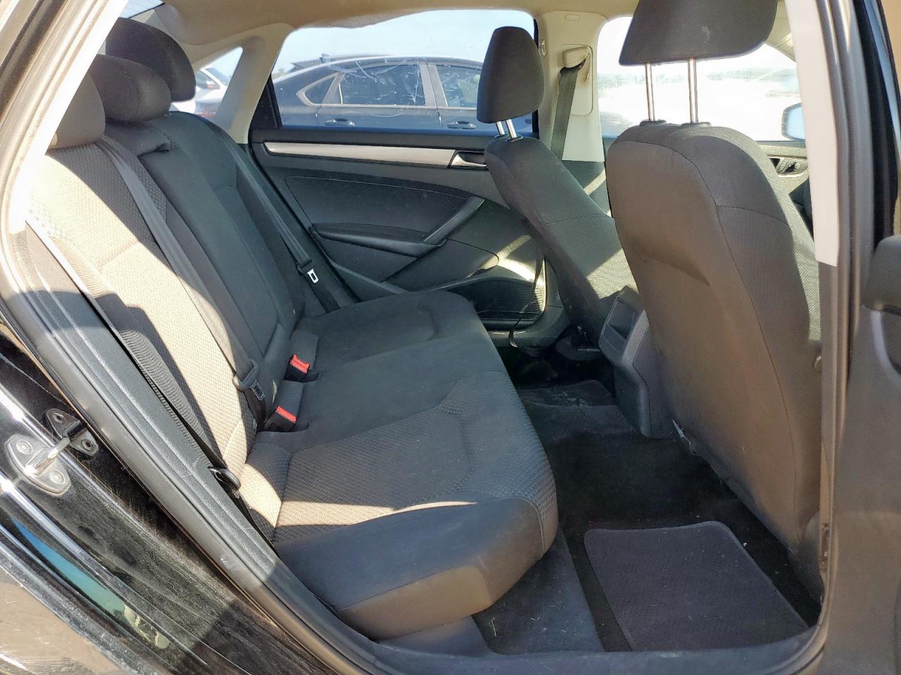 2015 Volkswagen Passat S VIN: 1VWAT7A39FC063860 Lot: 84473125