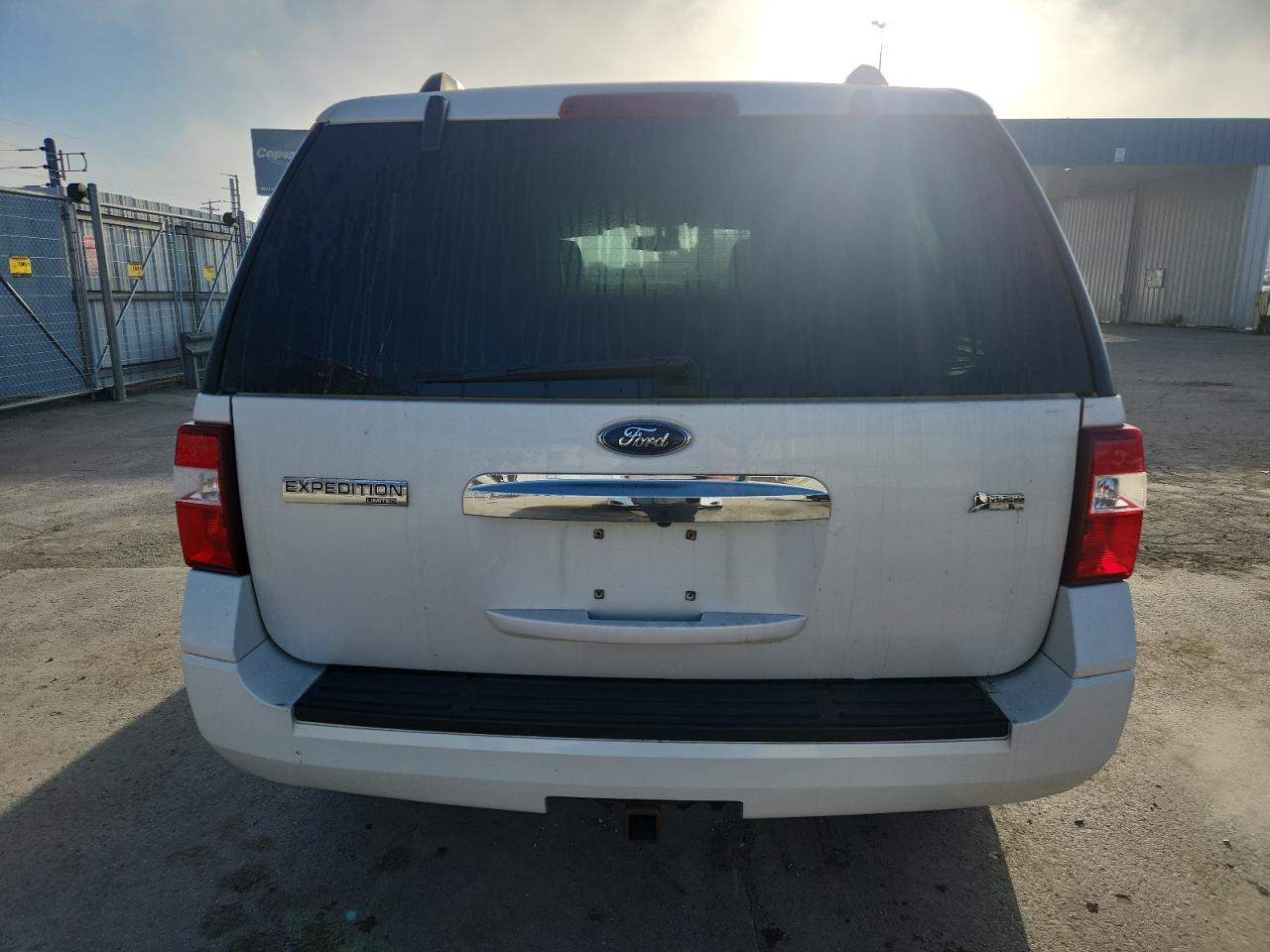 2010 Ford Expedition Limited VIN: 1FMJU2A51AEB52352 Lot: 82383865