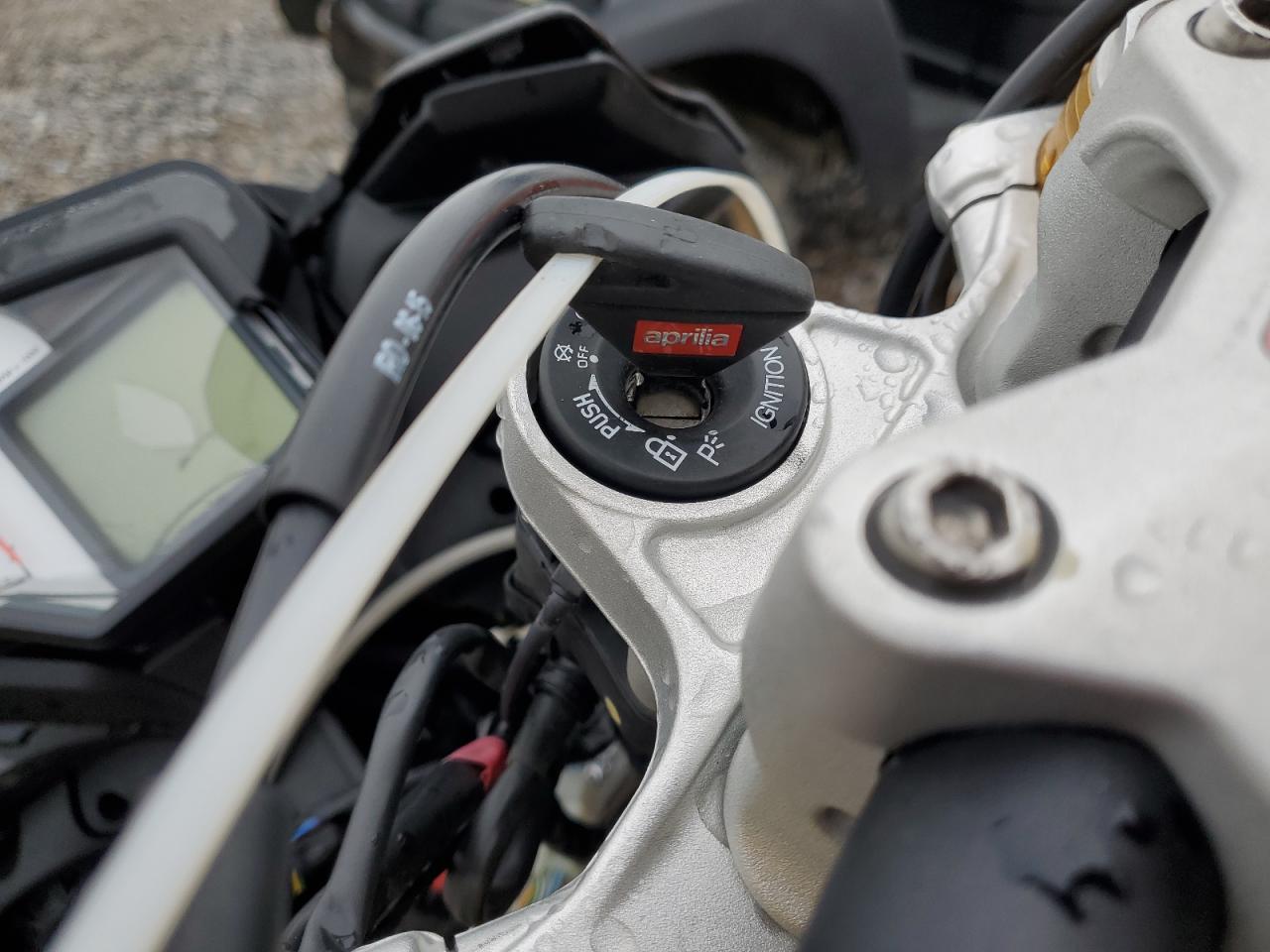 2016 Aprilia Tuono V4 1100 Rr VIN: ZD4TYU004GS000194 Lot: 90104185