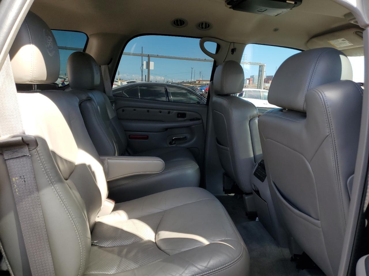 2005 Cadillac Escalade Luxury VIN: 1GYEC63TX5R104112 Lot: 82247675