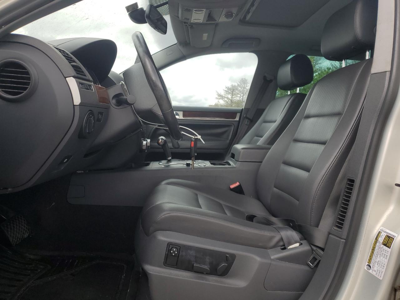2010 Volkswagen Touareg V6 VIN: WVGBF7A93AD004028 Lot: 85649165