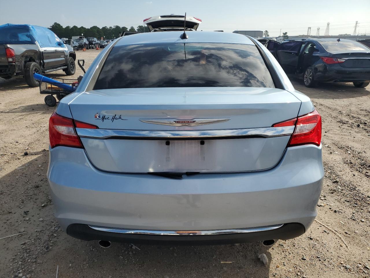 2014 Chrysler 200 Limited VIN: 1C3CCBCG1EN197977 Lot: 89825825