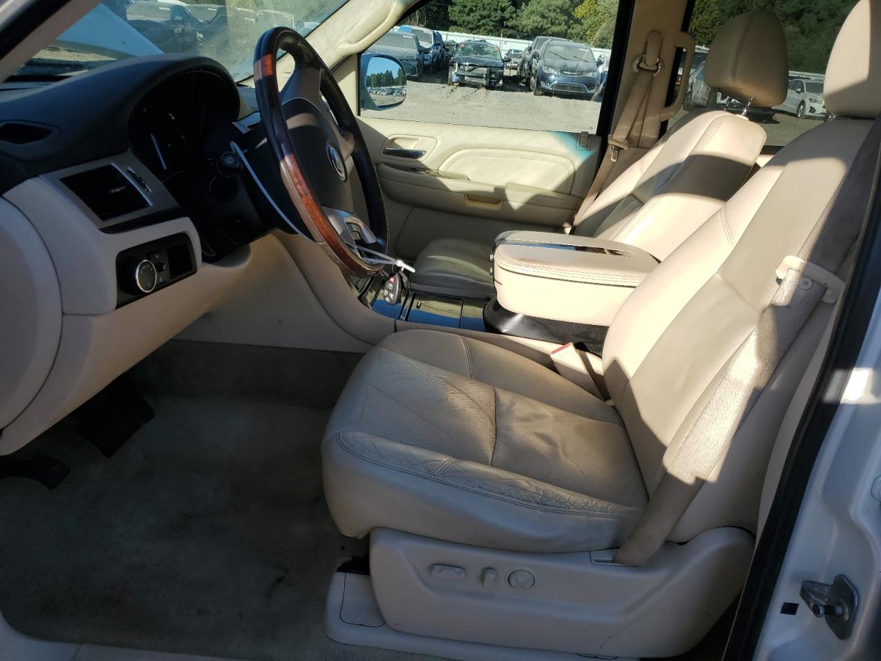 2008 Cadillac Escalade Esv VIN: 1GYFK66878R124823 Lot: 82520895