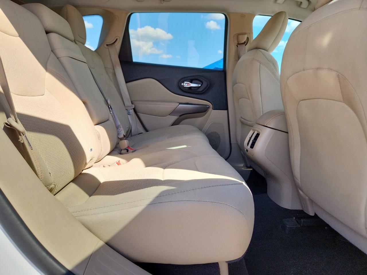2019 Jeep Cherokee Latitude VIN: 1C4PJLCB3KD206256 Lot: 85512615