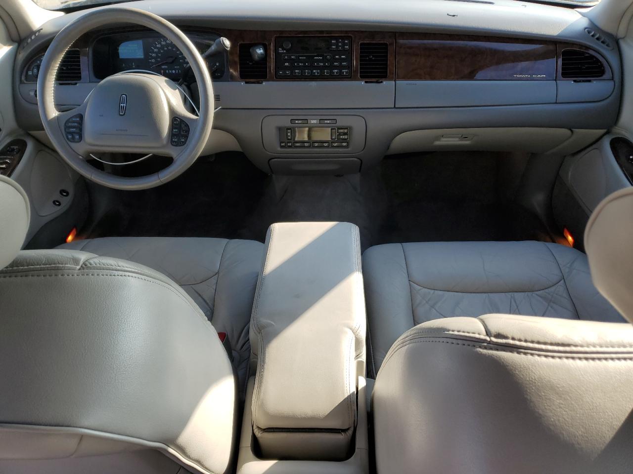 1999 Lincoln Town Car Signature VIN: 1LNHM82W9XY691057 Lot: 90223875