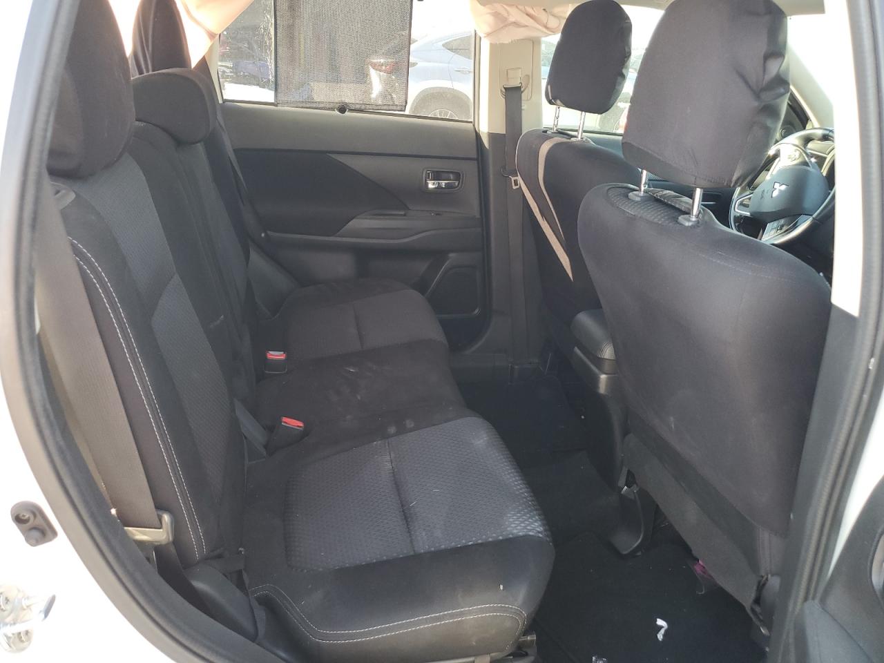 2017 Mitsubishi Outlander Es VIN: JA4AZ2A39HZ017198 Lot: 87115415