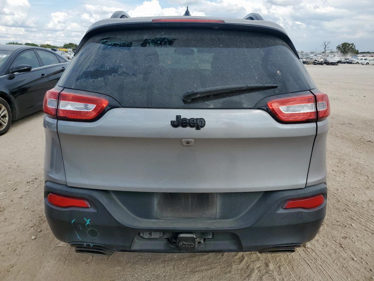 2015 Jeep Cherokee Latitude VIN: 1C4PJLCS2FW722568 Lot: 85858005