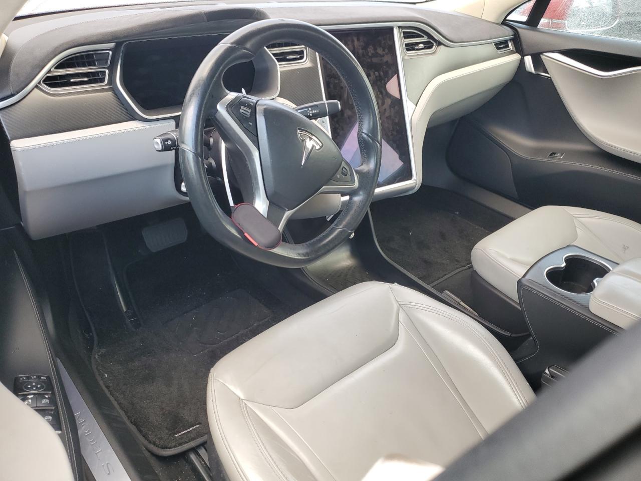 2015 Tesla Model S 85D VIN: 5YJSA1H27FF086595 Lot: 82736875