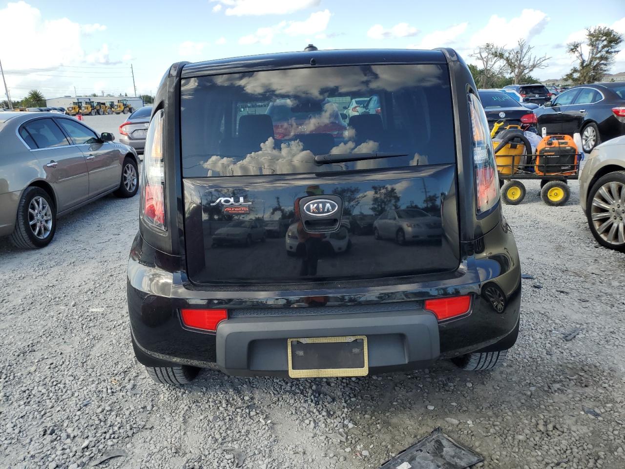 2010 Kia Soul + VIN: KNDJT2A2XA7115902 Lot: 85926455