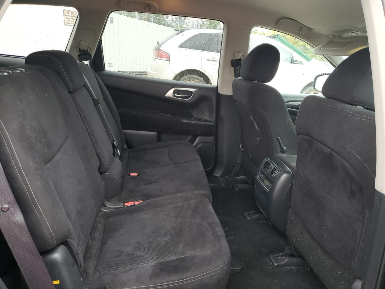 2014 Nissan Pathfinder S VIN: 5N1AR2MMXEC637658 Lot: 84064035