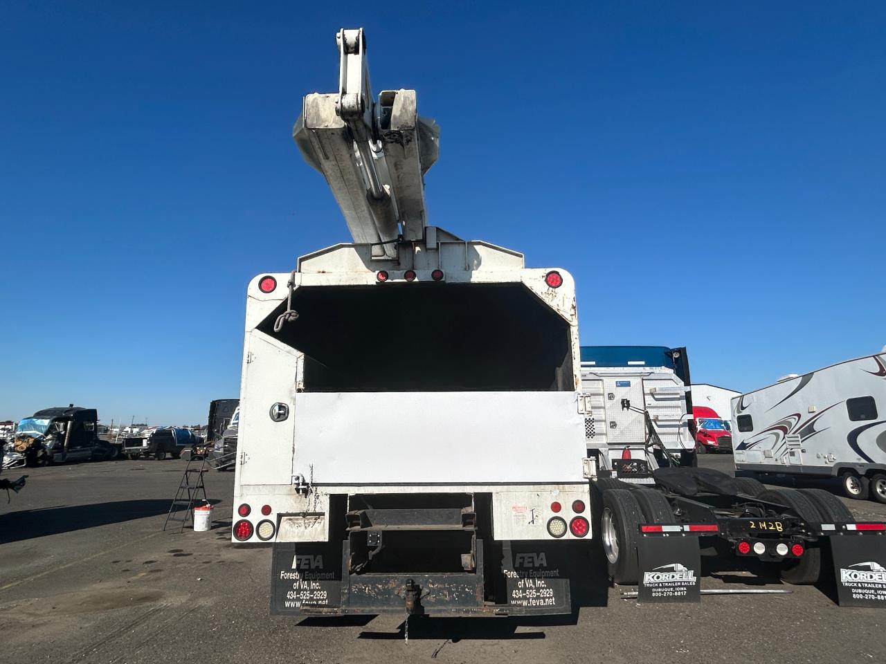 2006 International 4300 Forestry Bucket Truck VIN: 1HTMMAAP16H345154 Lot: 70655215
