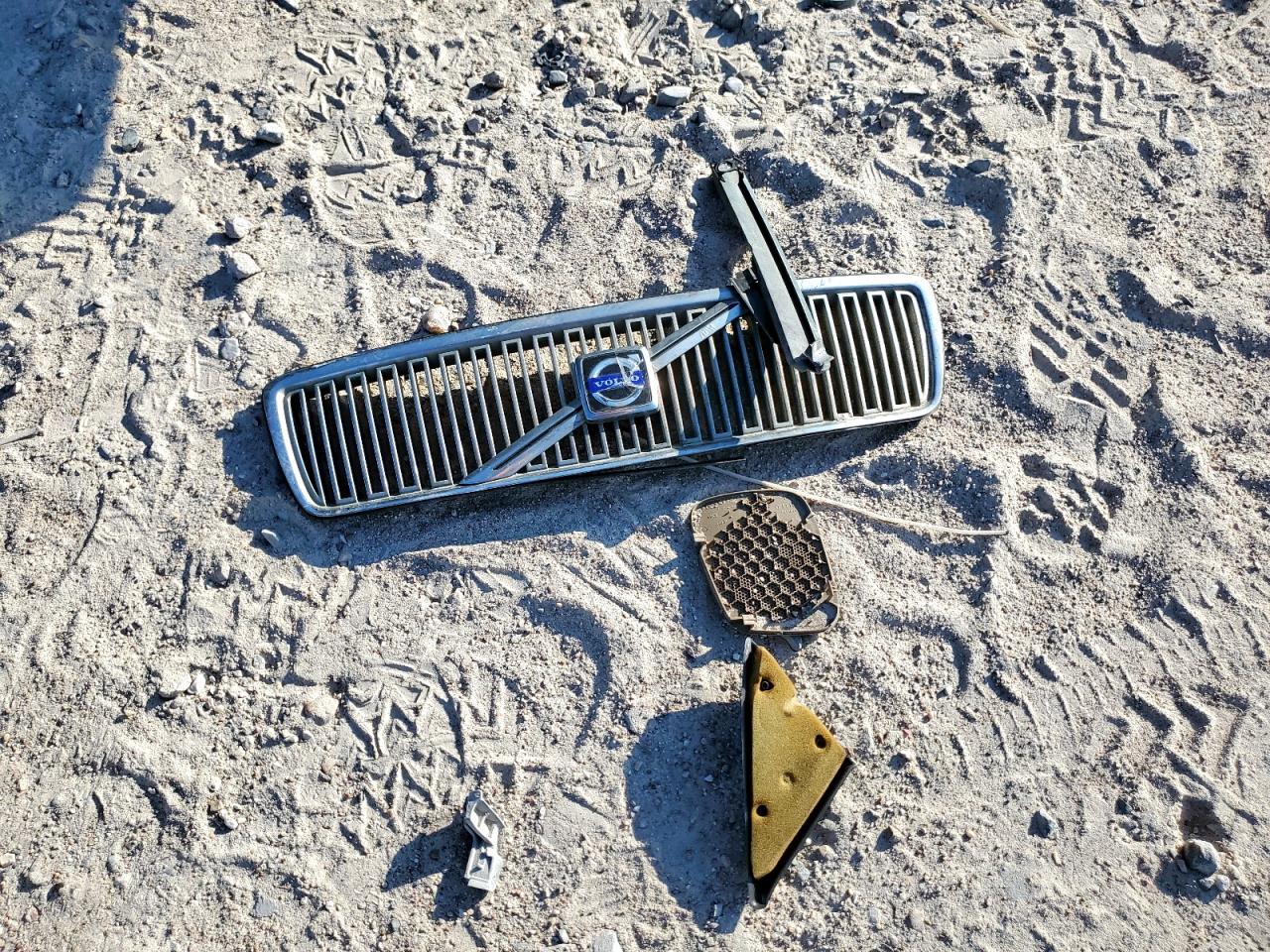 1999 Volvo S70 VIN: YV1LS55A9X2621154 Lot: 82239285