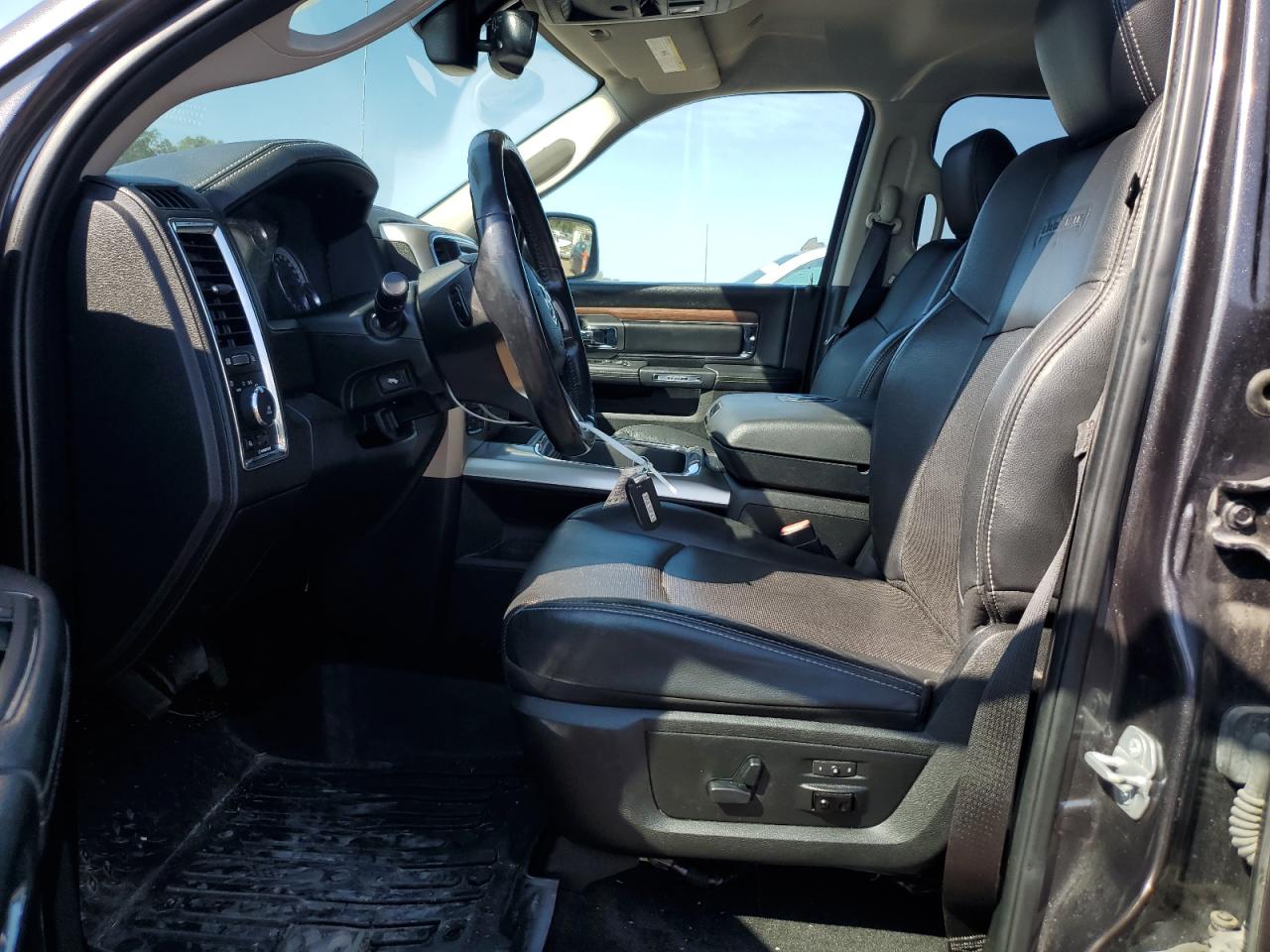 2017 Ram 1500 Laramie VIN: 1C6RR7NT6HS832622 Lot: 82279095