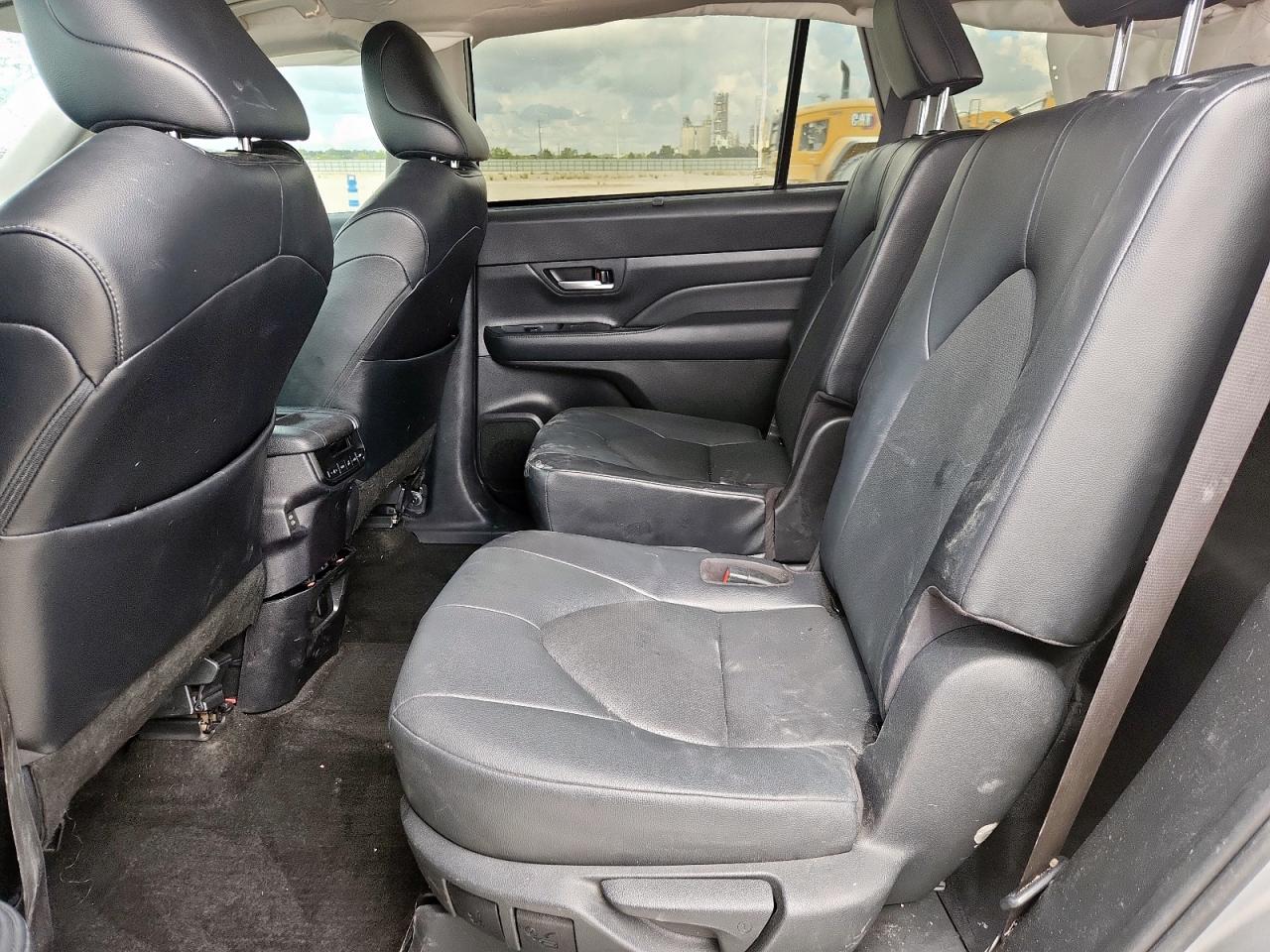 2024 Toyota Grand Highlander Xle VIN: 5TDAAAA53RS004619 Lot: 82327385