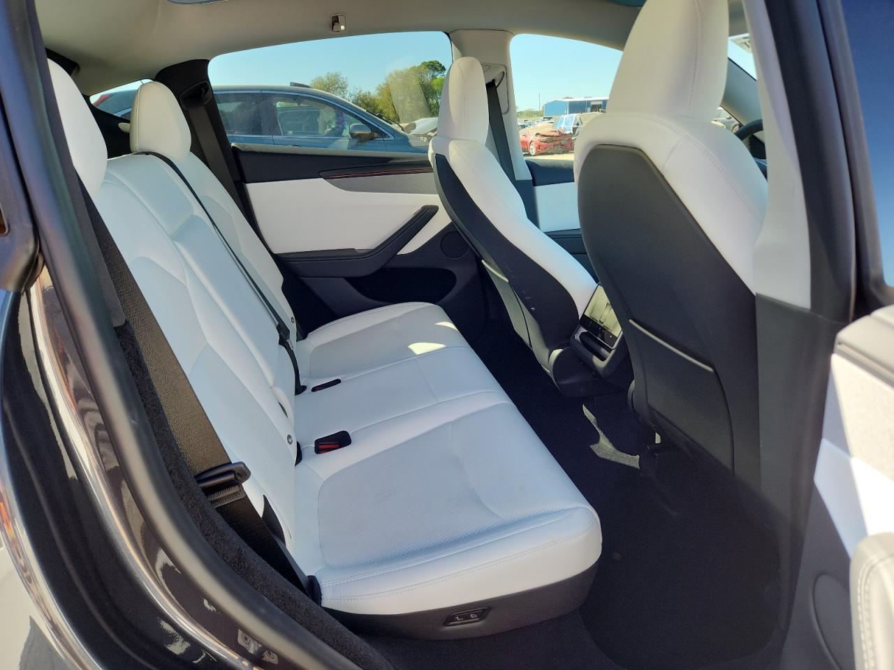 2026 Tesla Model Y VIN: 7SAYGDED7TA417963 Lot: 86883945