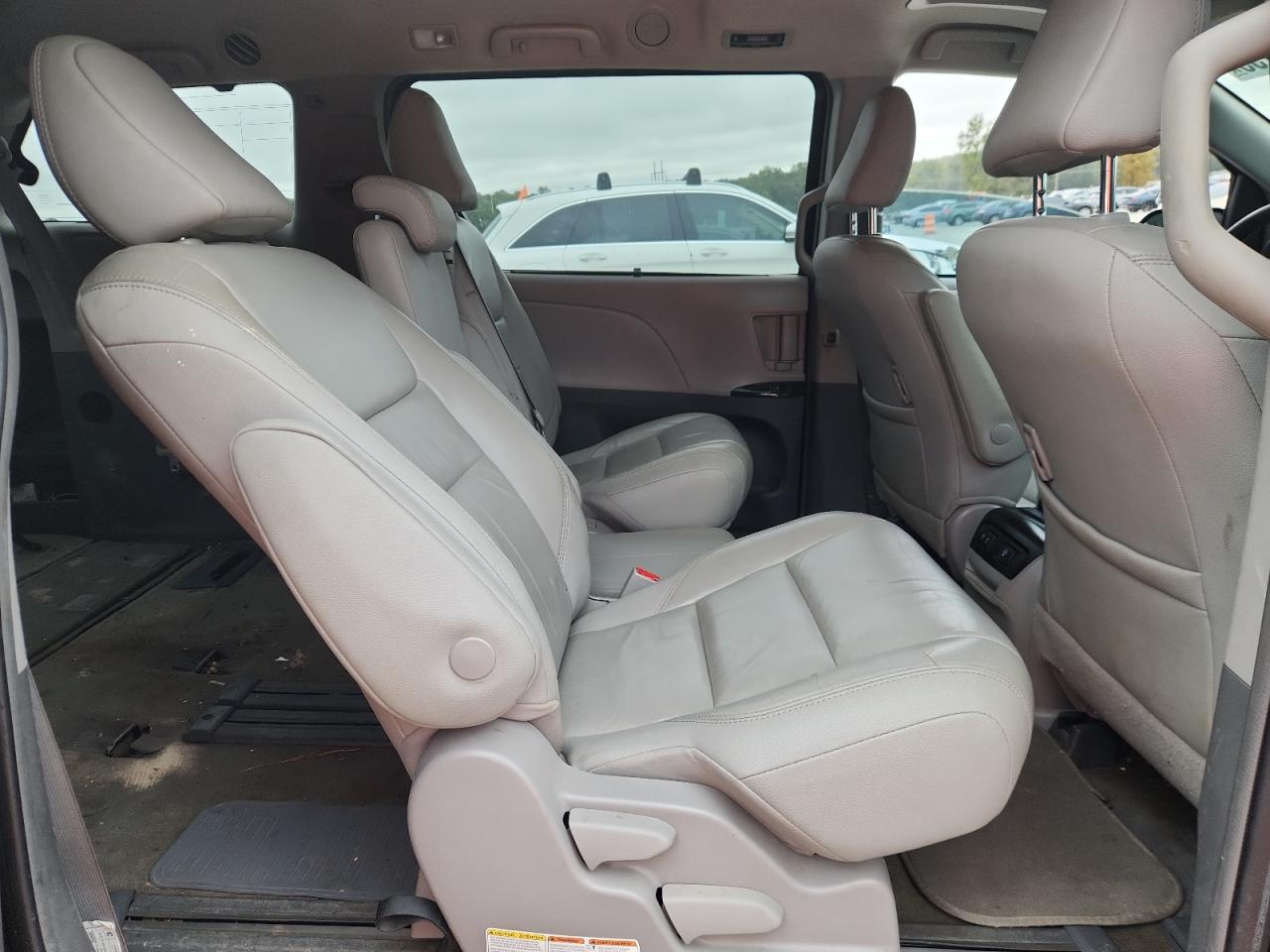 2018 Toyota Sienna Xle VIN: 5TDYZ3DC0JS917985 Lot: 82226235