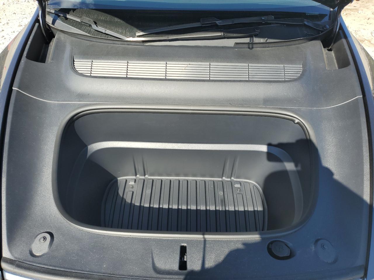 2026 Tesla Model Y VIN: 7SAYGDEE1TA390803 Lot: 85320575