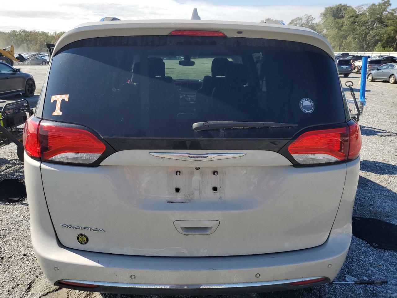 2017 Chrysler Pacifica Touring L Plus VIN: 2C4RC1EG8HR722585 Lot: 85892895