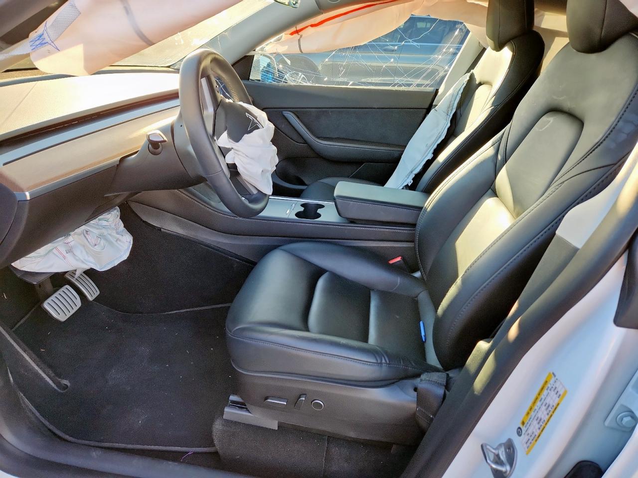 2022 Tesla Model Y VIN: 7SAYGDEF5NF393220 Lot: 90219035