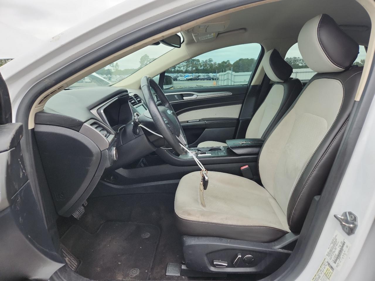 2020 Ford Fusion Se VIN: 3FA6P0HD3LR261825 Lot: 70767665