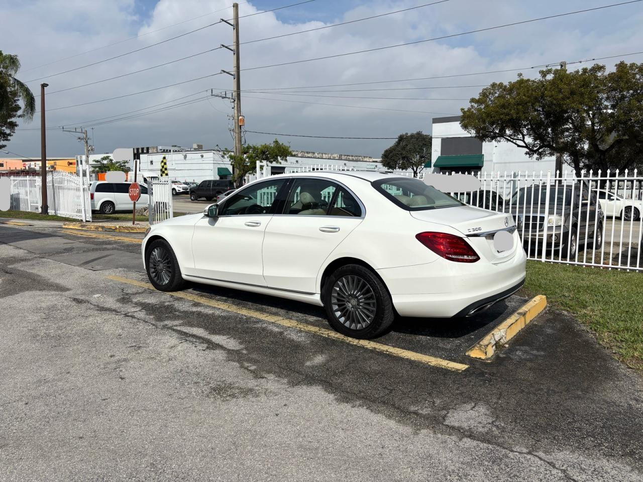 2015 Mercedes-Benz C 300 4Matic white sedan 4d gas 55SWF4KB4FU027077 photo #4