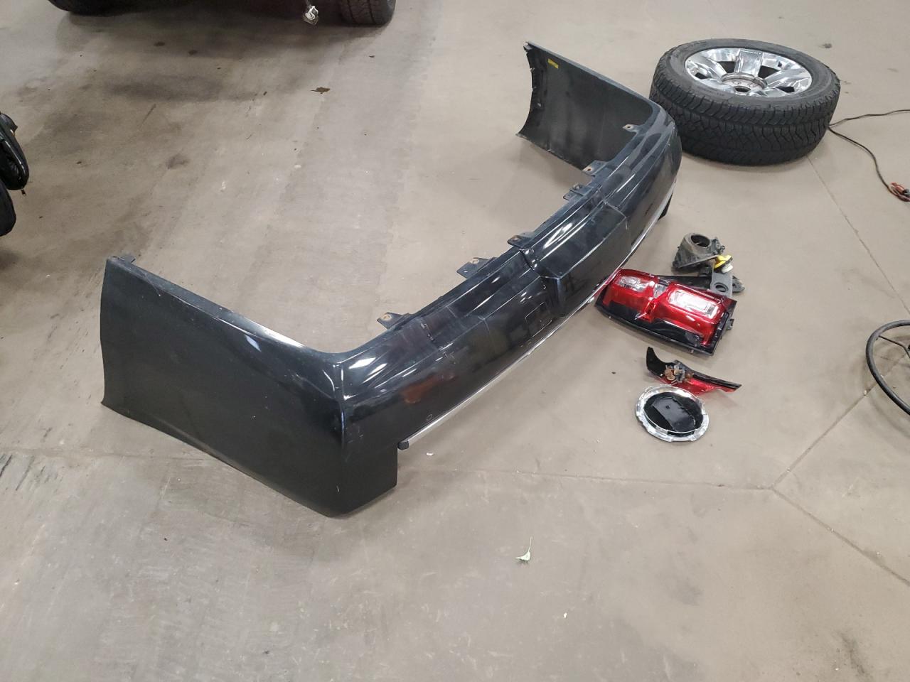 2015 Chevrolet Suburban K1500 Ltz VIN: 1GNSKKKC8FR120677 Lot: 86426505