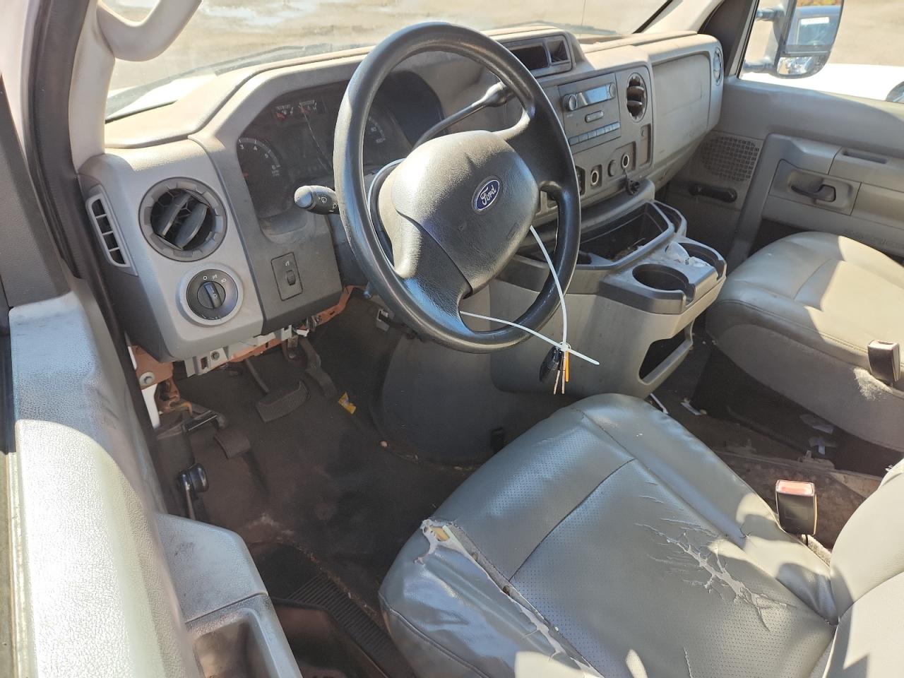 2010 Ford Econol 250 Delivery Van VIN: 1FTNE2EW8ADA15890 Lot: 82547555