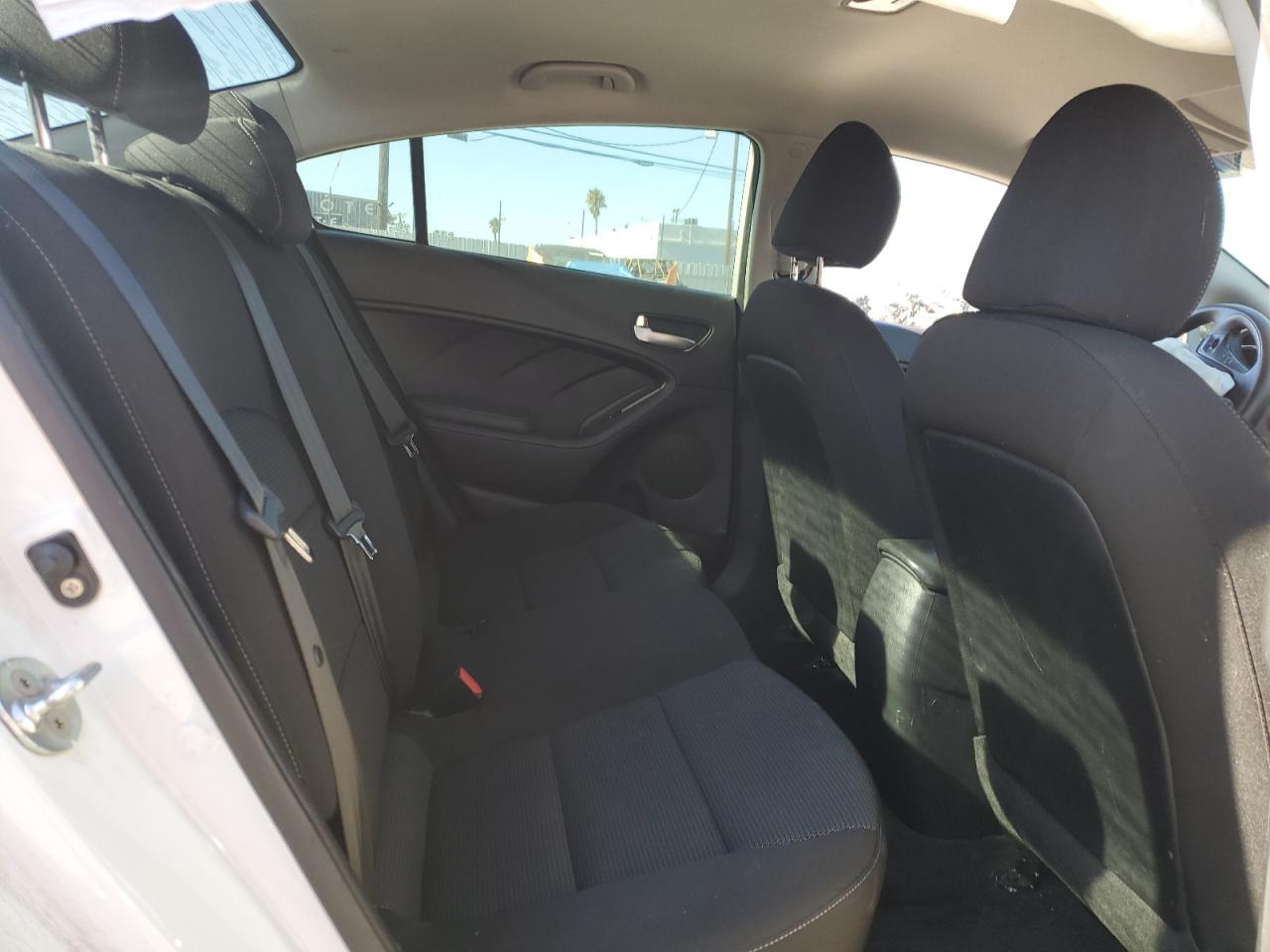 2017 Kia Forte Lx VIN: 3KPFK4A70HE156260 Lot: 82560175