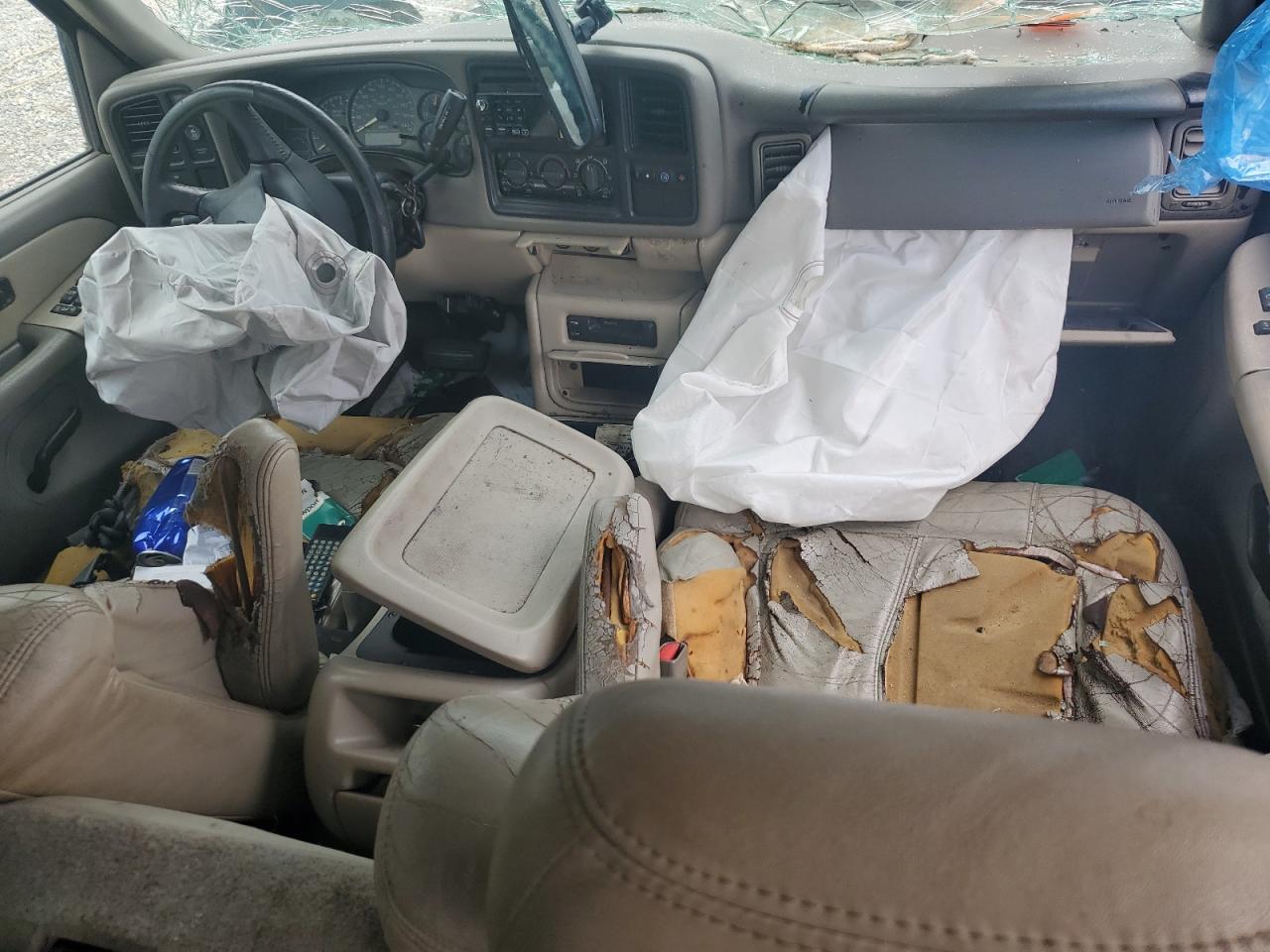 2001 Chevrolet Tahoe C1500 VIN: 1GNEC13T41J218275 Lot: 82395075