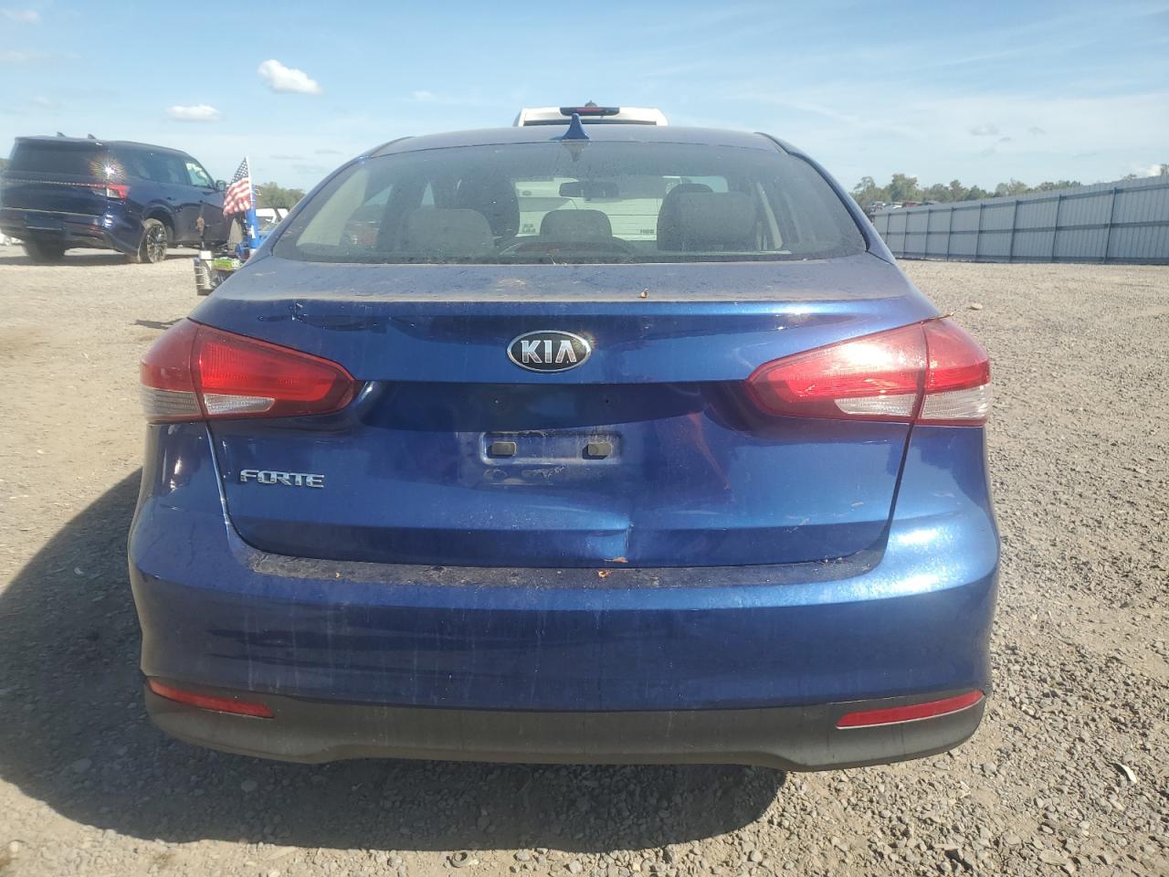 2018 Kia Forte Lx VIN: 3KPFK4A73JE260537 Lot: 84387985