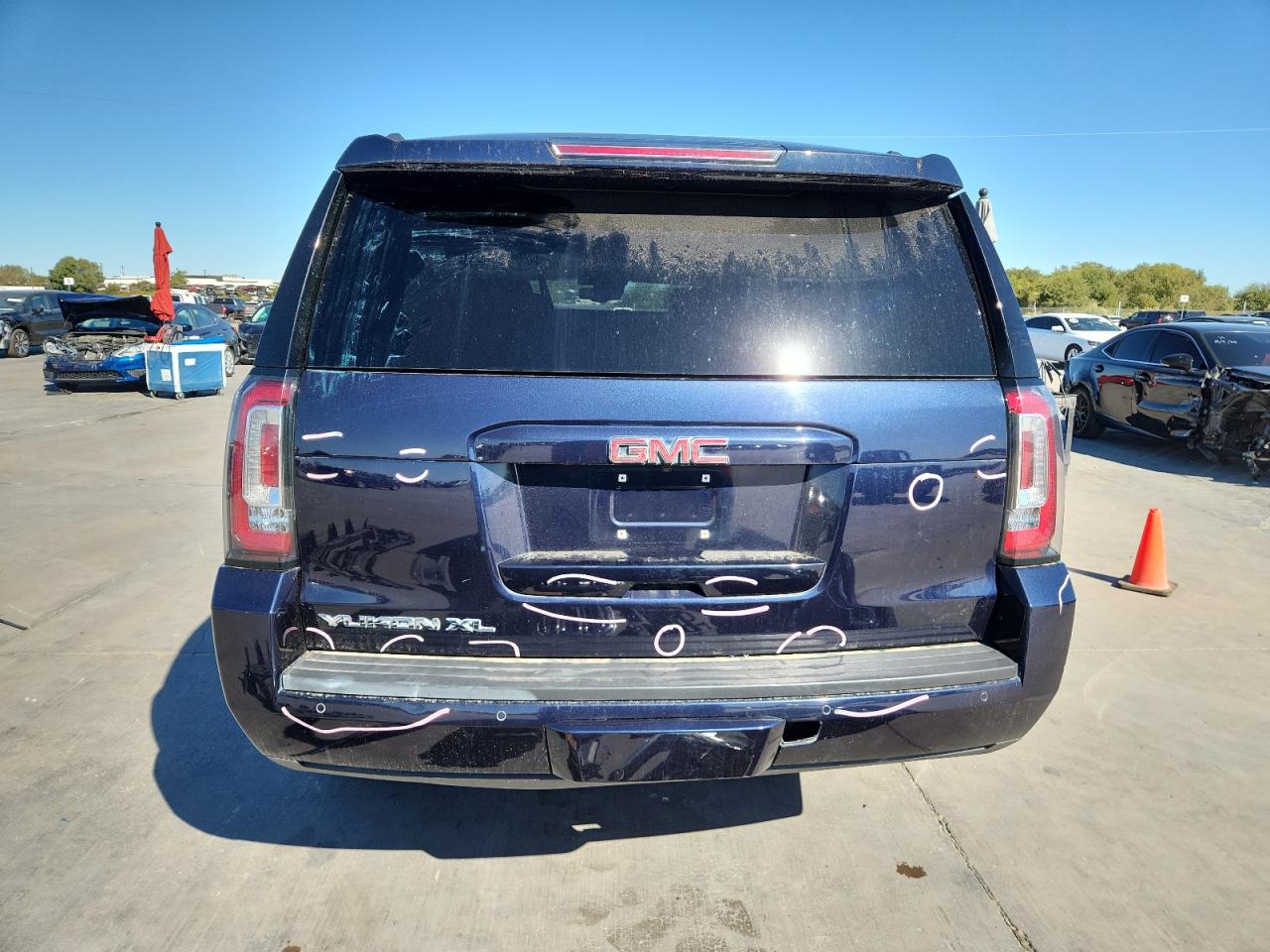 2018 GMC Yukon Xl C1500 Slt VIN: 1GKS1GKC8JR384990 Lot: 87369305