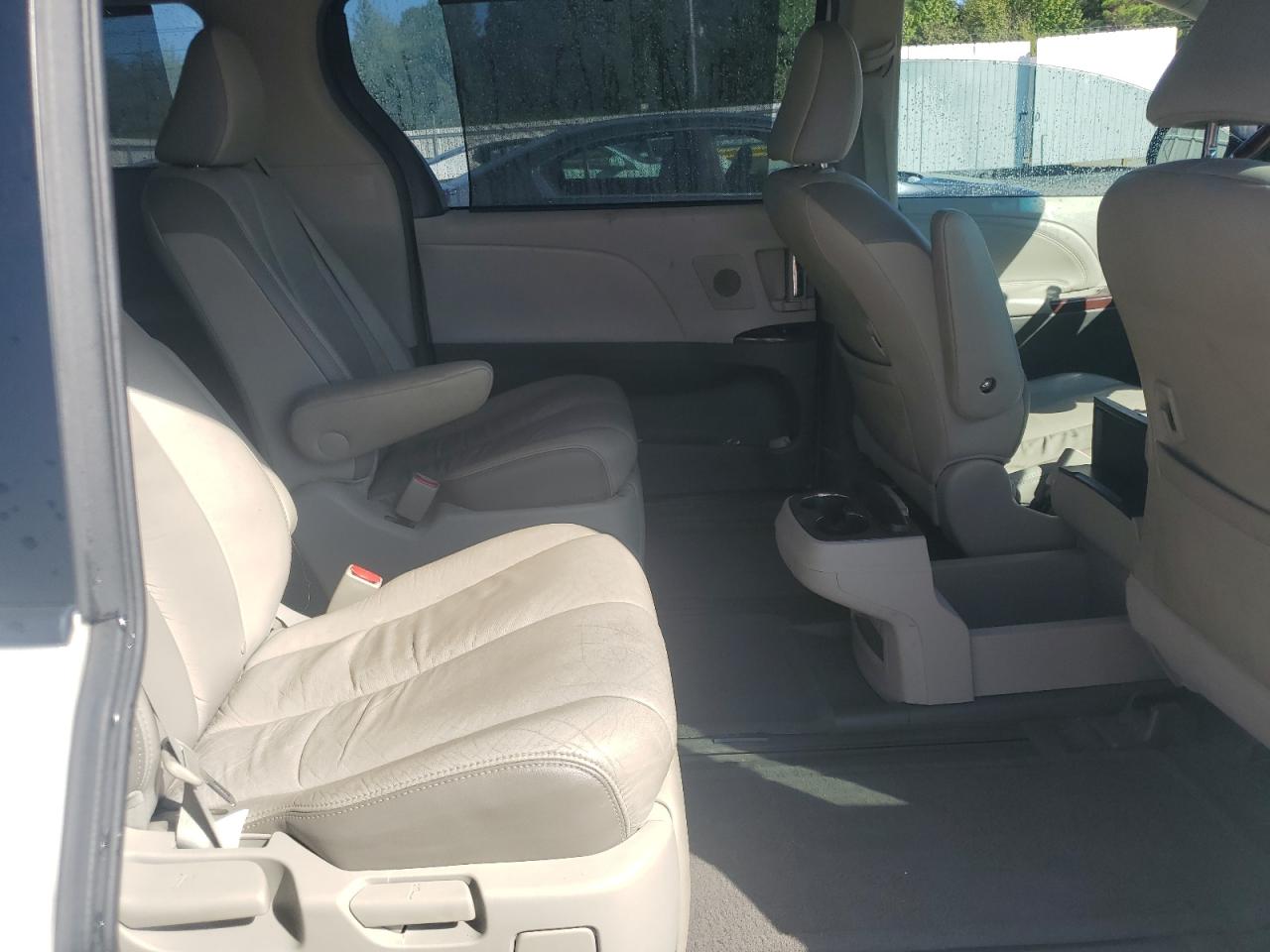 2011 Toyota Sienna Xle VIN: 5TDYK3DC2BS130770 Lot: 85509075